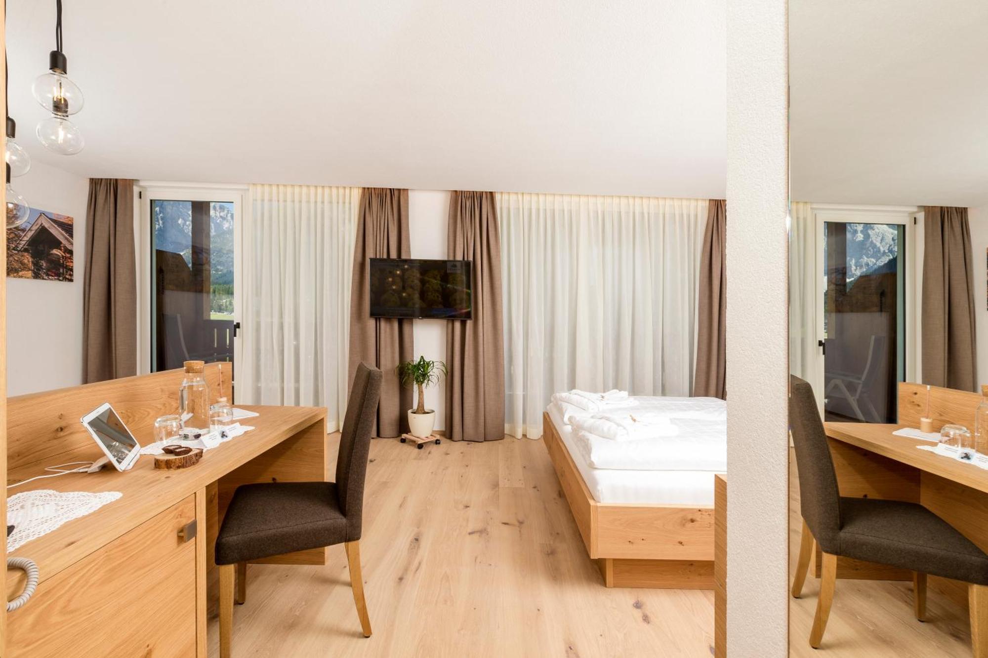 Hotel Royal Und Ferienhaus Annabel Sesto Kültér fotó